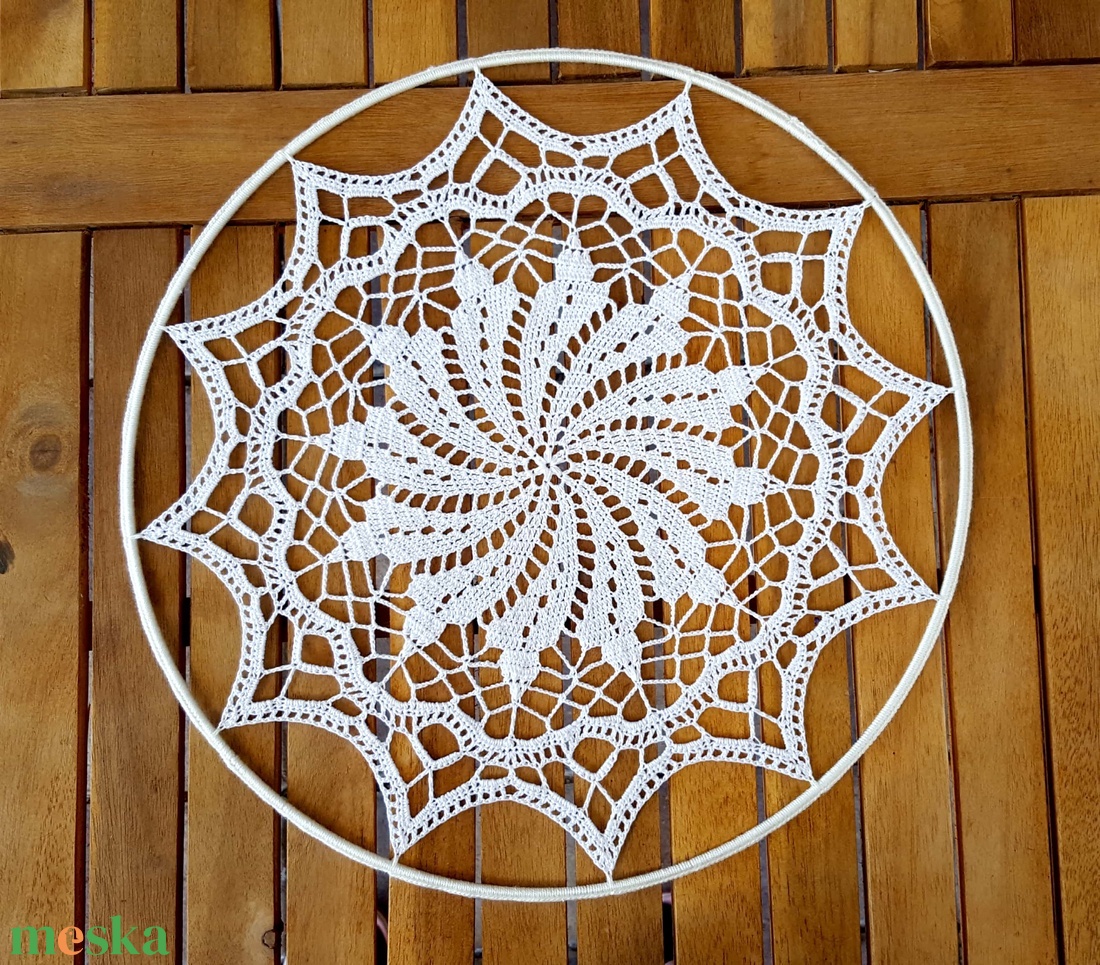Horgolt falidísz, függődísz, ablakdísz, fali dekoráció 35 cm - otthon & életmód - dekoráció - fali és függő dekoráció - falra akasztható dekor - Meska.hu