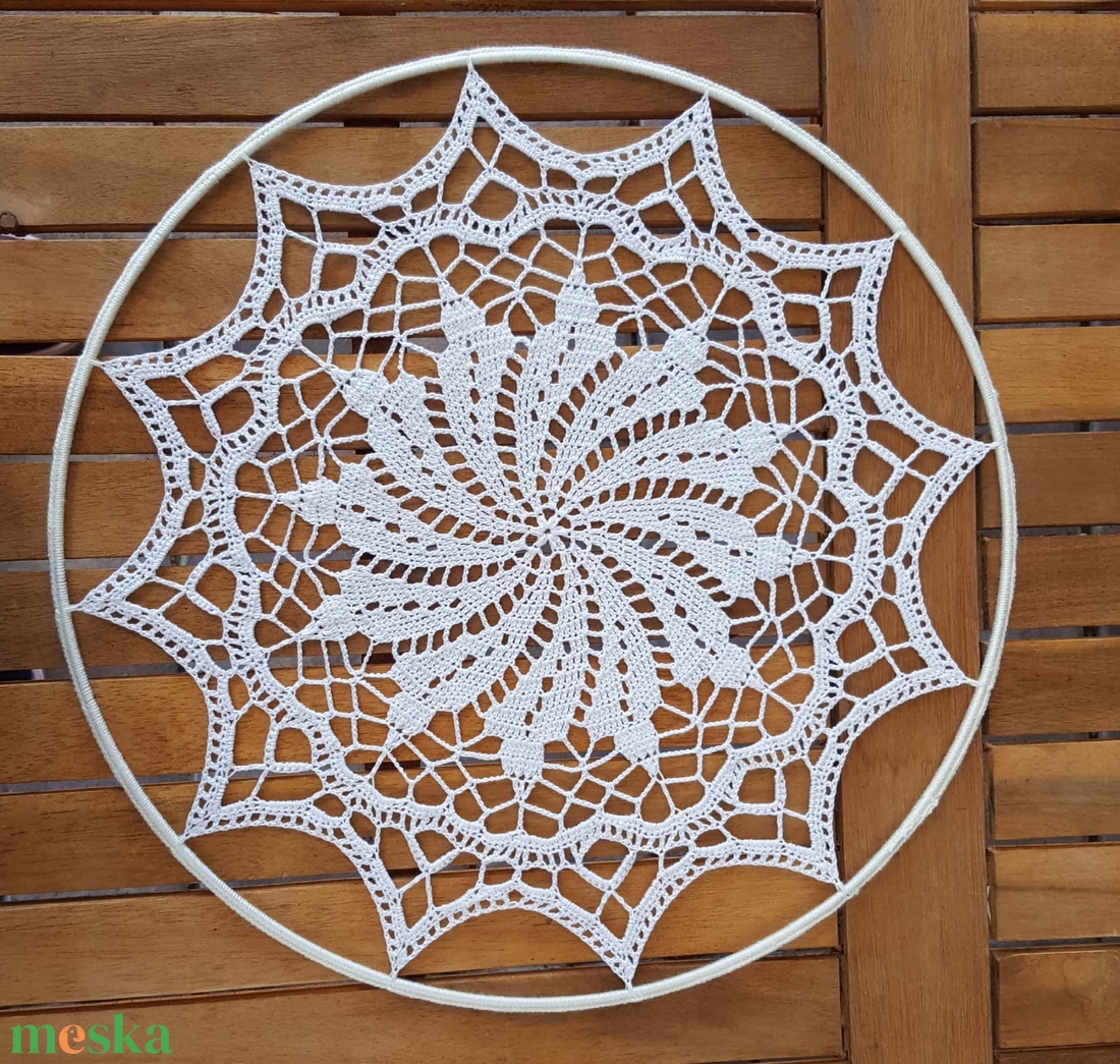 Horgolt falidísz, függődísz, ablakdísz, fali dekoráció 35 cm - otthon & életmód - dekoráció - fali és függő dekoráció - falra akasztható dekor - Meska.hu