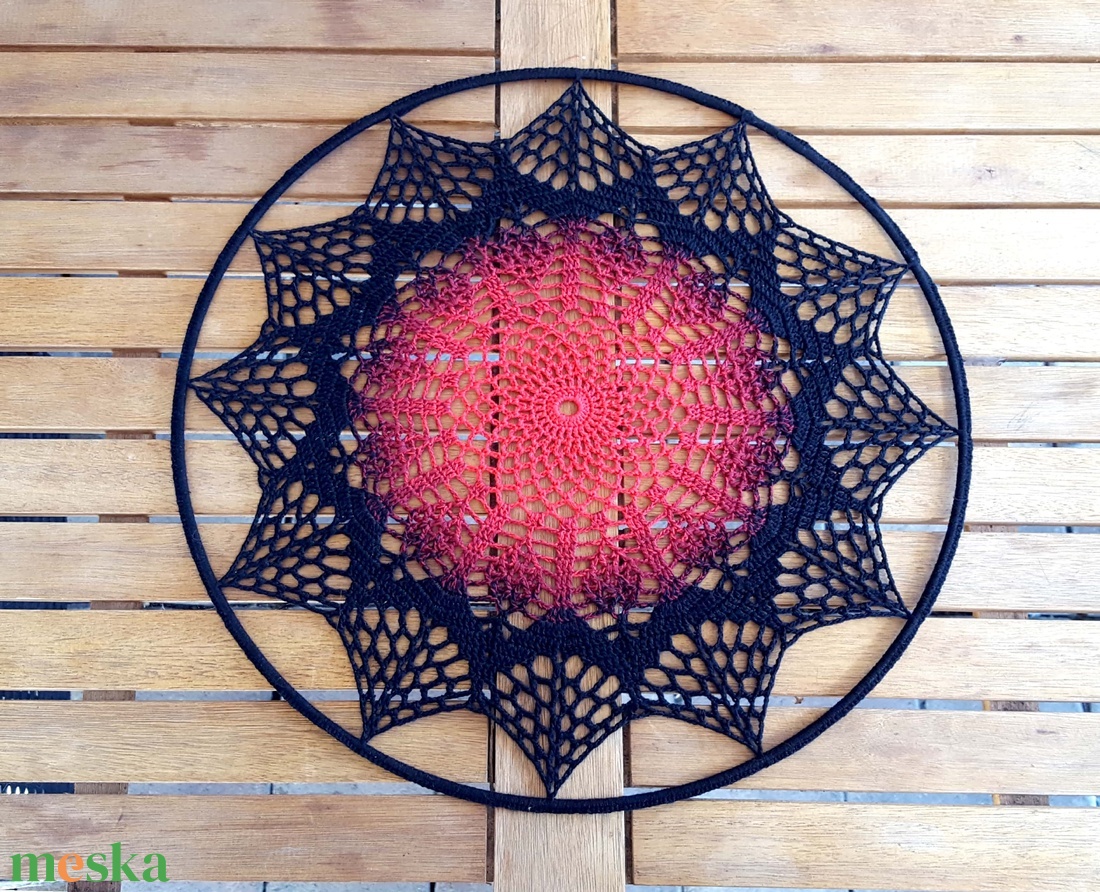 Horgolt falidísz, függődísz, ablakdísz, fali dekoráció, mandala 35 cm - otthon & életmód - dekoráció - fali és függő dekoráció - falra akasztható dekor - Meska.hu