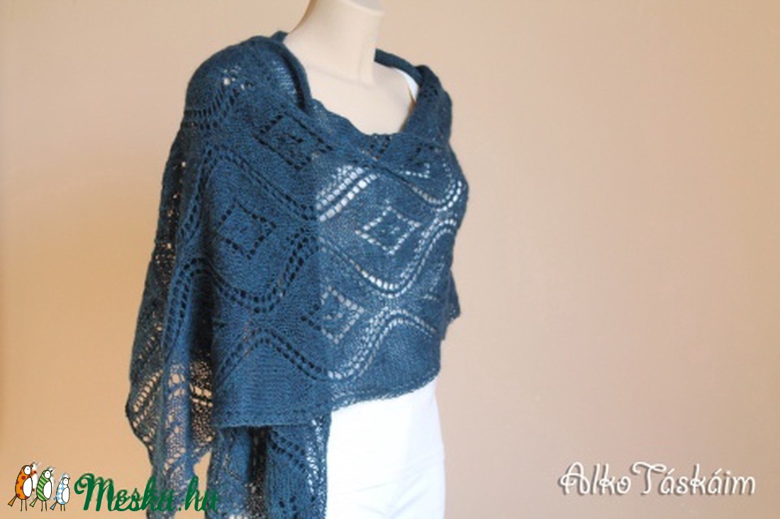 Kötött  kék stóla, mutatós hullámmintával -  - Meska.hu