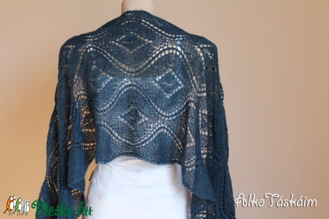 Kötött  kék stóla, mutatós hullámmintával -  - Meska.hu