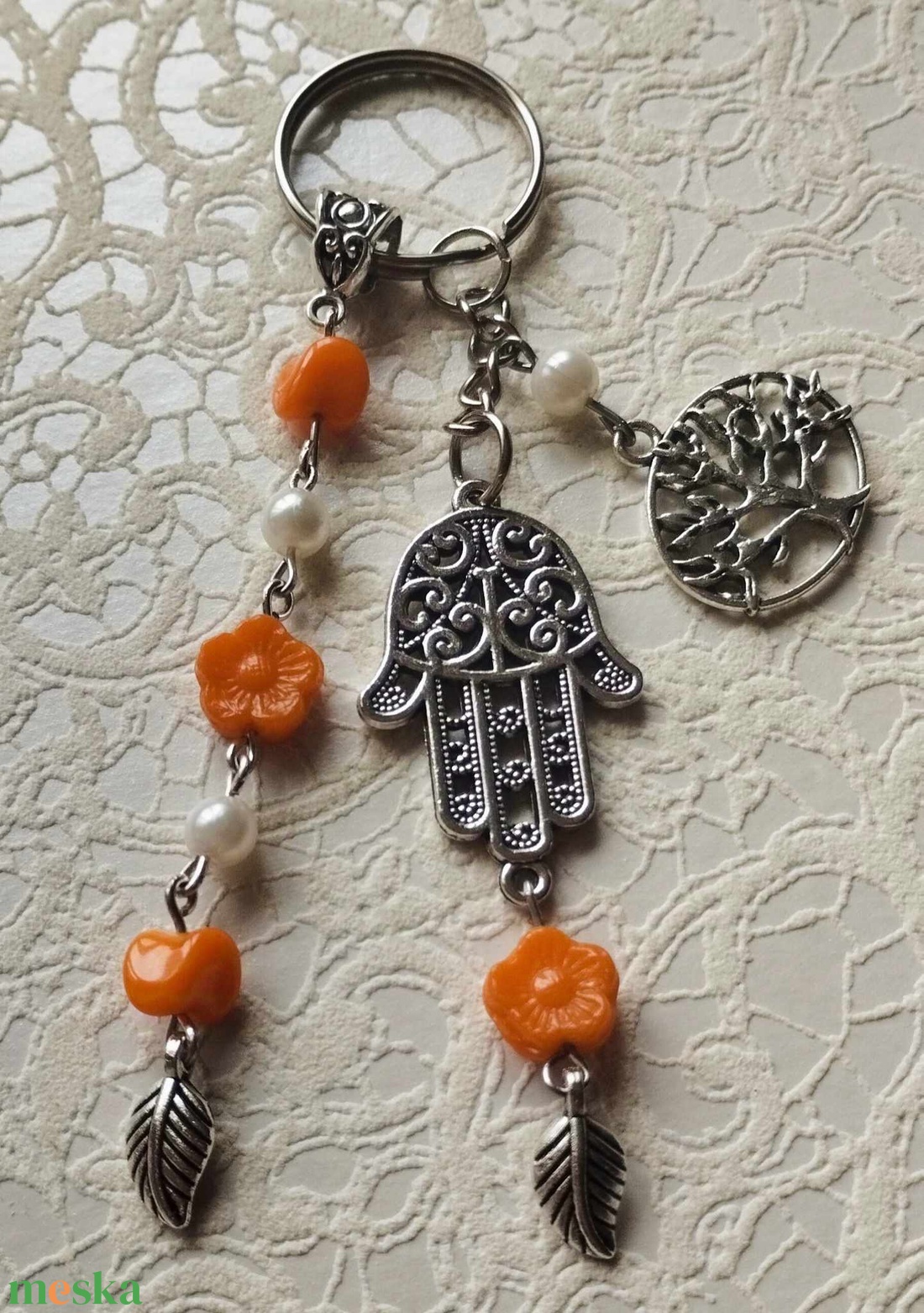 Fatima keze, indiai stílusú kulstartó, táskadísz, naracs-fehér-ezüst színekben - táska & tok - kulcstartó & táskadísz - kulcstartó - Meska.hu Fatima keze, indiai stílusú kulstartó, táskadísz, naracs-fehér-ezüst színekben - táska & tok - kulcstartó & táskadísz - kulcstartó - Meska.hu