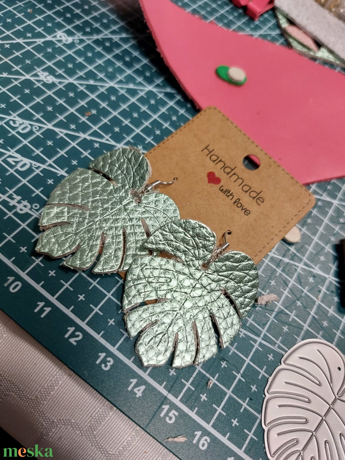 Csodásan fényes pálmalevél mintás fülbevaló - ékszer - fülbevaló - lógó fülbevaló - Meska.hu