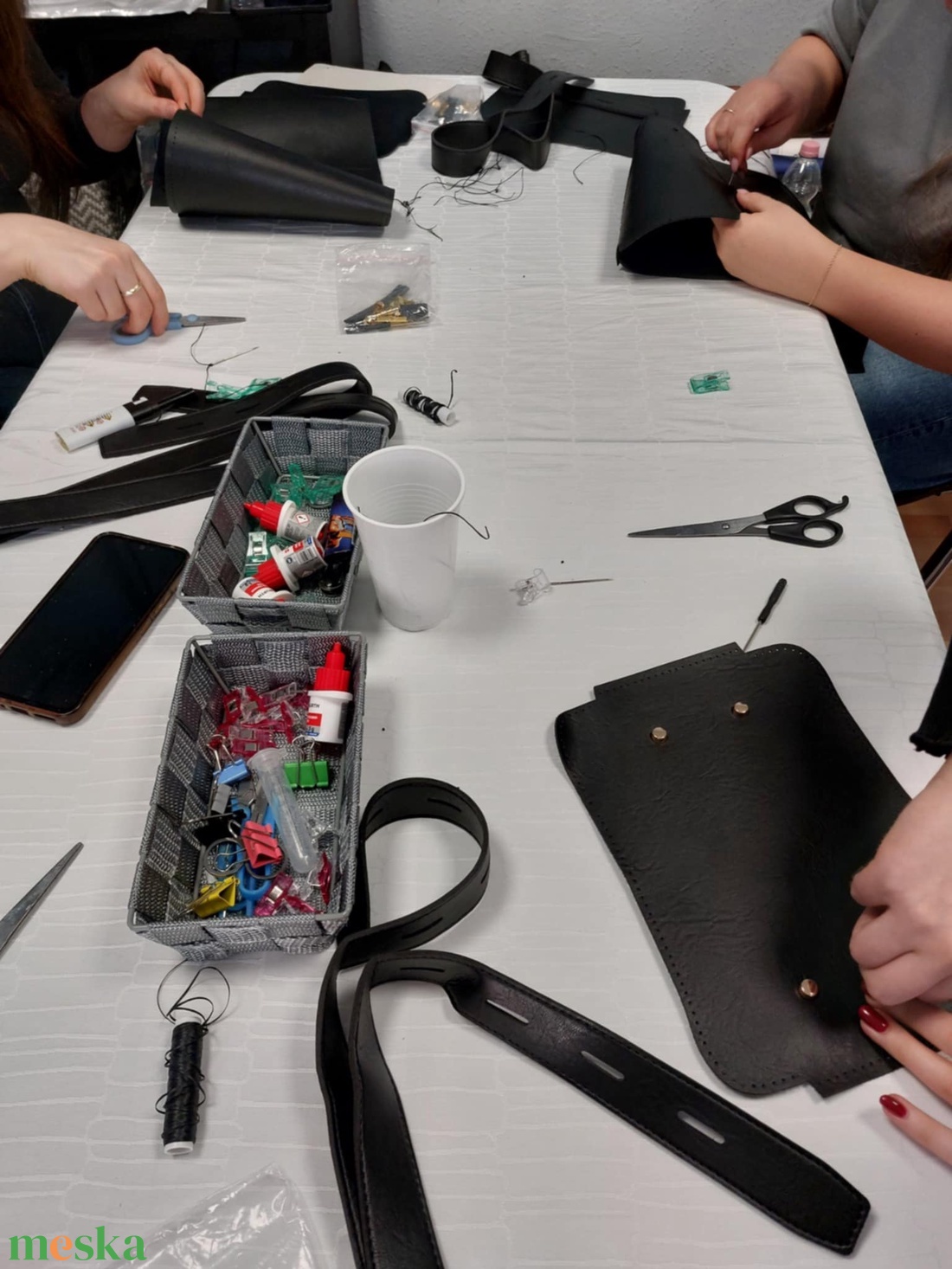 Alkotó Nők Tere - Valódi bőr, szegecselt táska készítő workshop - diy (csináld magad) - workshop & tanfolyam - Meska.hu