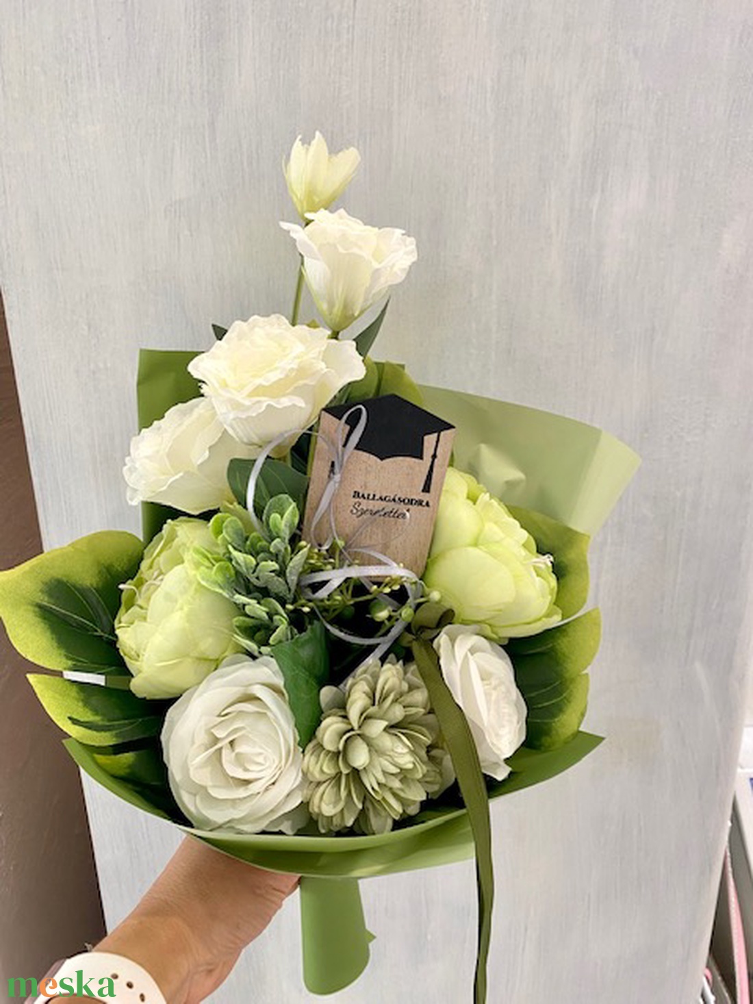 Élethű lizianthusos zöld ballagási csokor - otthon & életmód - dekoráció - virágdísz és tartó - csokor & virágdísz - Meska.hu