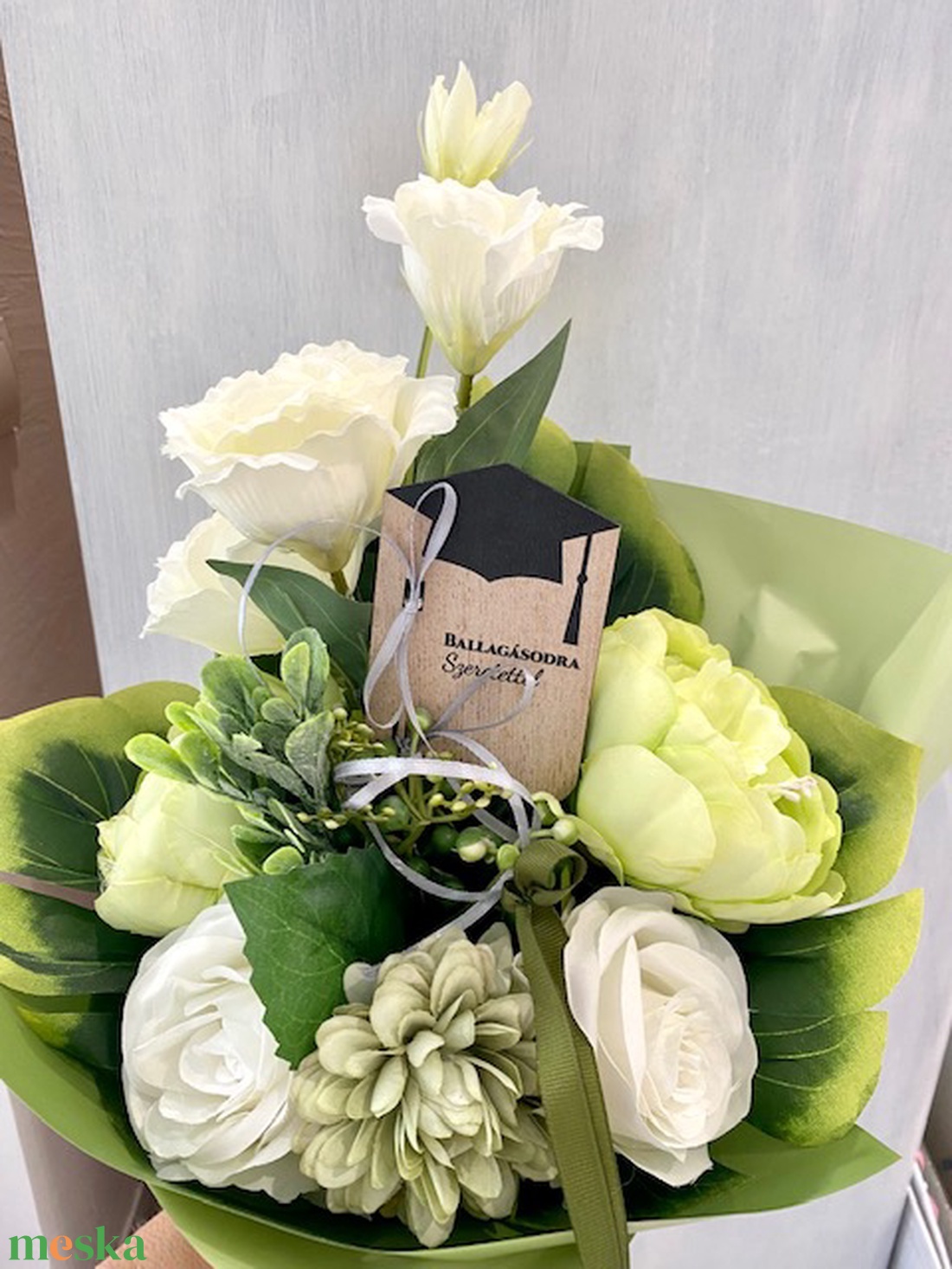 Élethű lizianthusos zöld ballagási csokor - otthon & életmód - dekoráció - virágdísz és tartó - csokor & virágdísz - Meska.hu