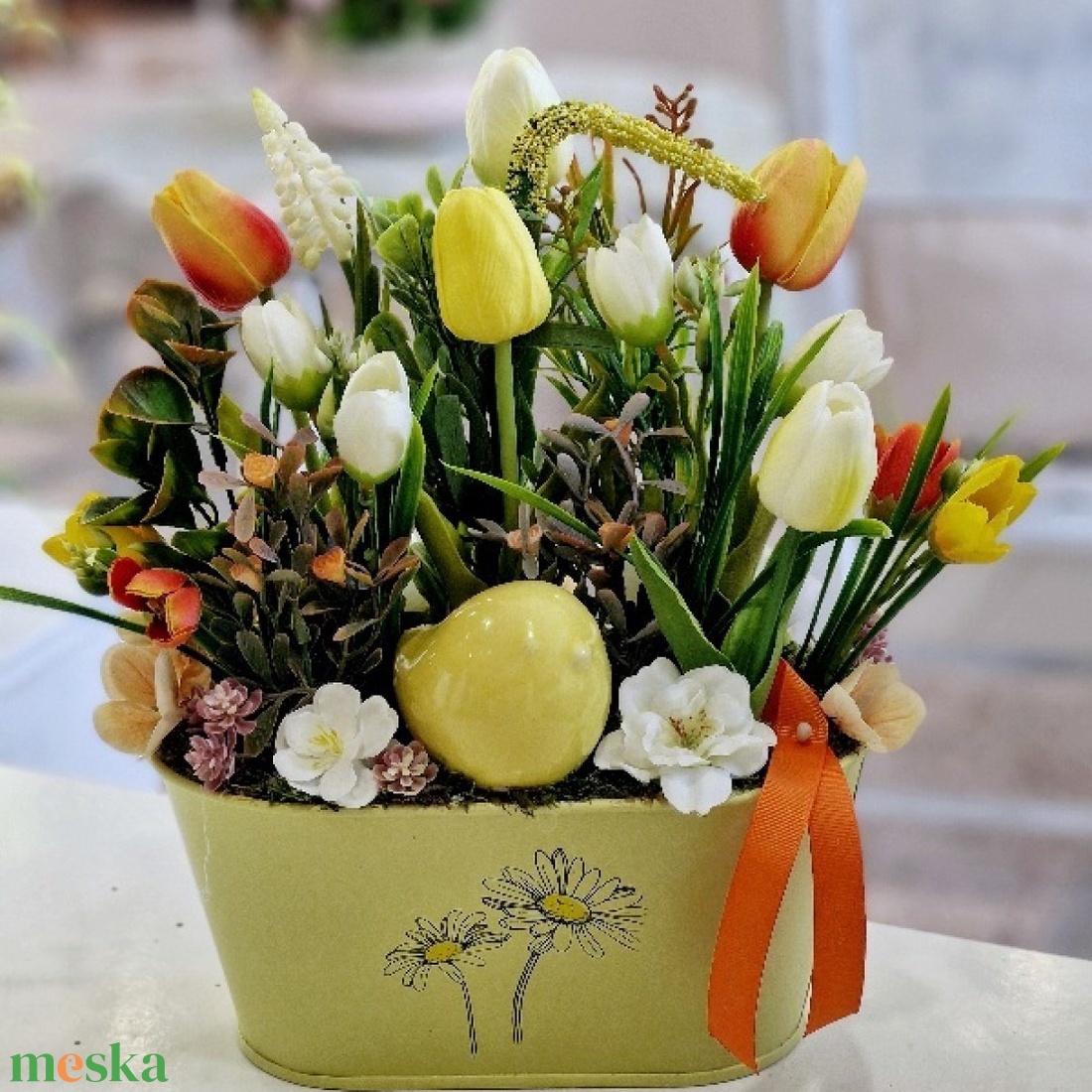 Sárga bádogtál tavaszi asztaldísz  - otthon & életmód - dekoráció - asztal és polc dekoráció - asztaldísz - Meska.hu