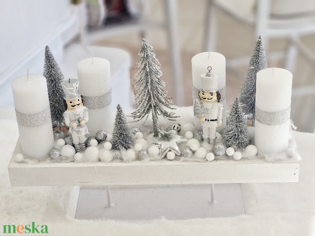 Elegáns ezüst-fehér Diótörő adventi asztaldísz - karácsony - adventi díszek - adventi asztaldísz - Meska.hu