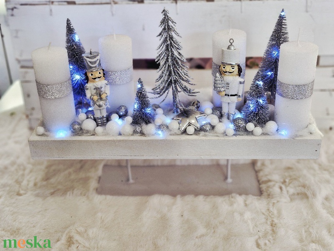 Elegáns ezüst-fehér Diótörő adventi asztaldísz - karácsony - adventi díszek - adventi asztaldísz - Meska.hu