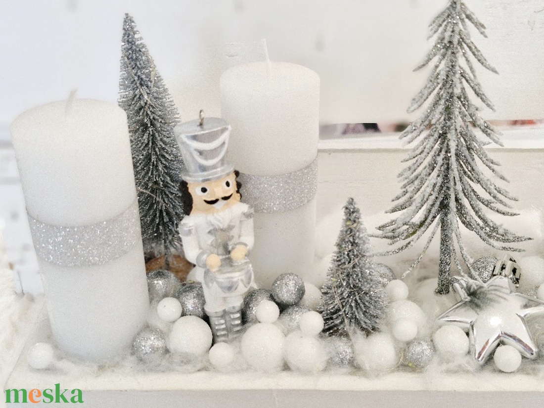 Elegáns ezüst-fehér Diótörő adventi asztaldísz - karácsony - adventi díszek - adventi asztaldísz - Meska.hu