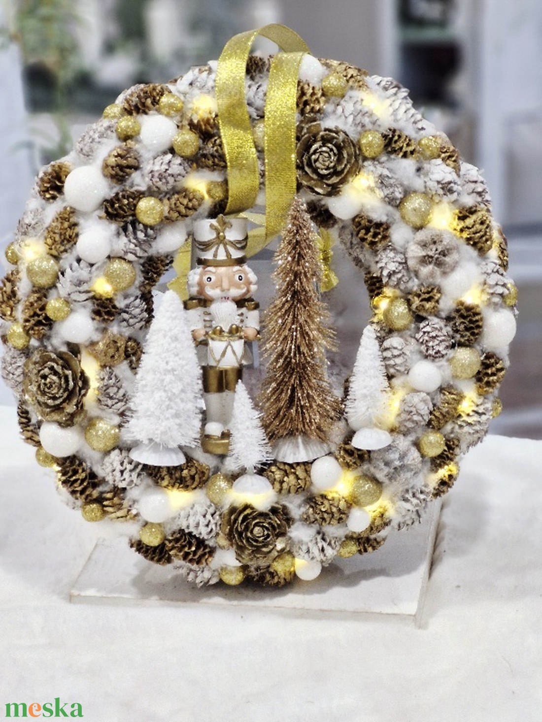 Elegáns, arany Diótörő karácsonyi ajtódísz - karácsony - karácsonyi lakásdekoráció - karácsonyi ajtódíszek - Meska.hu