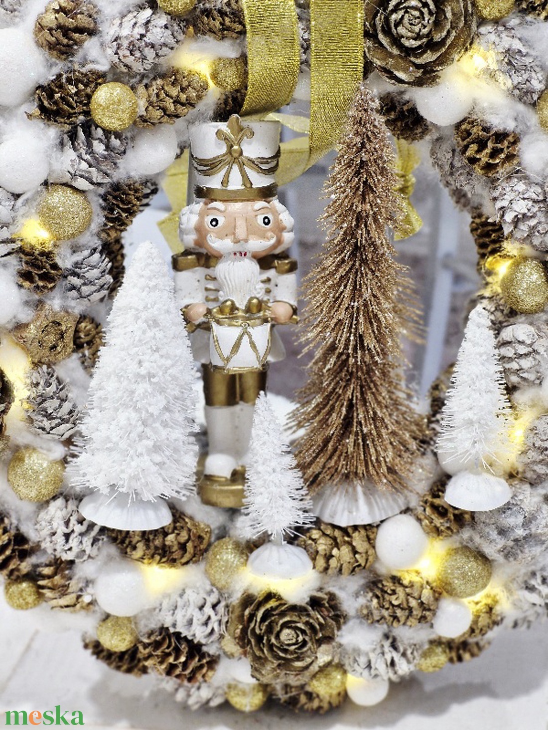 Elegáns, arany Diótörő karácsonyi ajtódísz - karácsony - karácsonyi lakásdekoráció - karácsonyi ajtódíszek - Meska.hu