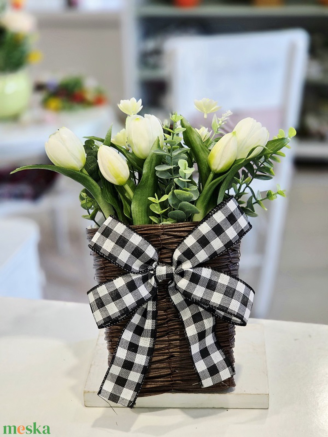 Kosaras fehér tulipános tavaszi ajtódísz  - otthon & életmód - dekoráció - ajtó- és ablak dekoráció - ajtódísz & kopogtató - Meska.hu