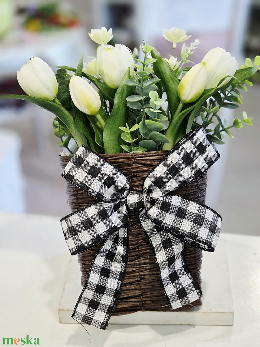 Kosaras fehér tulipános tavaszi ajtódísz  - otthon & életmód - dekoráció - ajtó- és ablak dekoráció - ajtódísz & kopogtató - Meska.hu