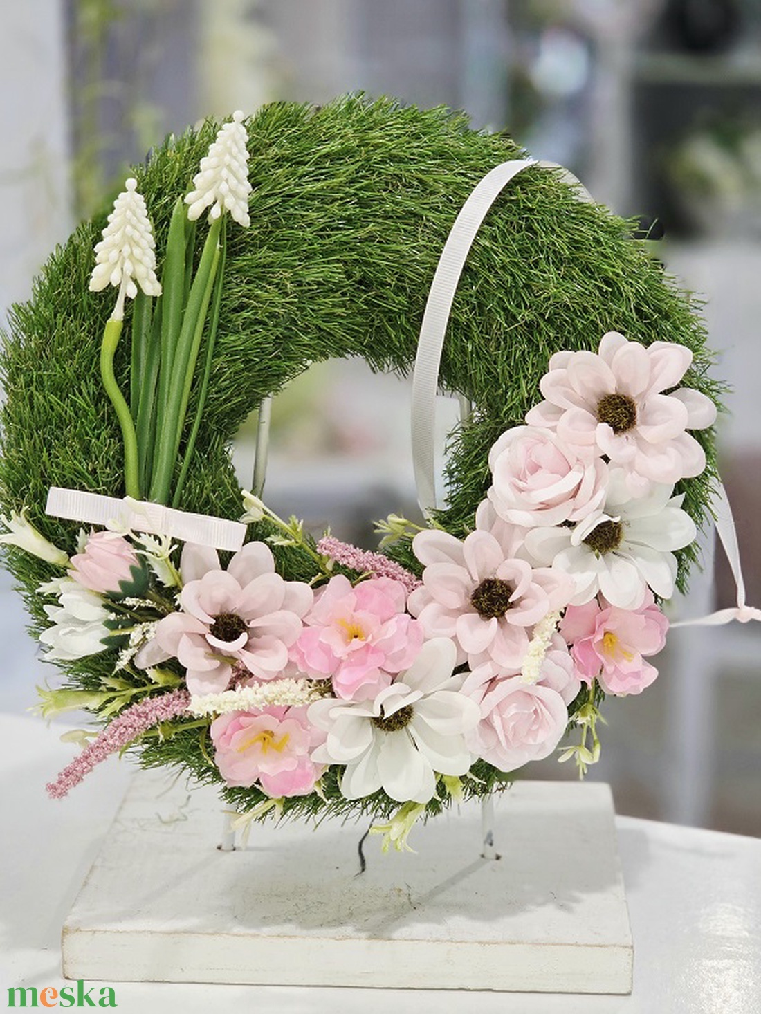 Műfüves gyöngyikés tavaszi ajtódísz  - otthon & életmód - dekoráció - ajtó- és ablak dekoráció - ajtódísz & kopogtató - Meska.hu