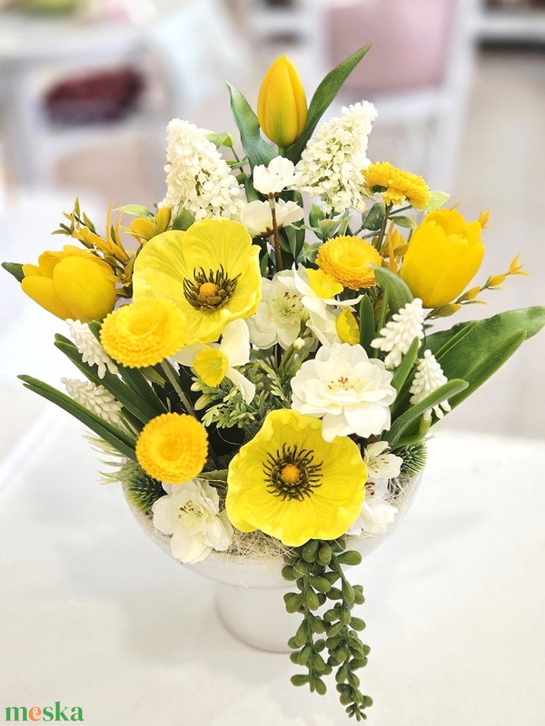 Fehér talpas citromsárga tavaszi asztaldísz  - otthon & életmód - dekoráció - asztal és polc dekoráció - asztaldísz - Meska.hu