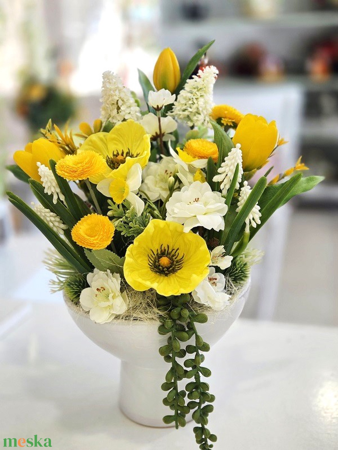 Fehér talpas citromsárga tavaszi asztaldísz  - otthon & életmód - dekoráció - asztal és polc dekoráció - asztaldísz - Meska.hu