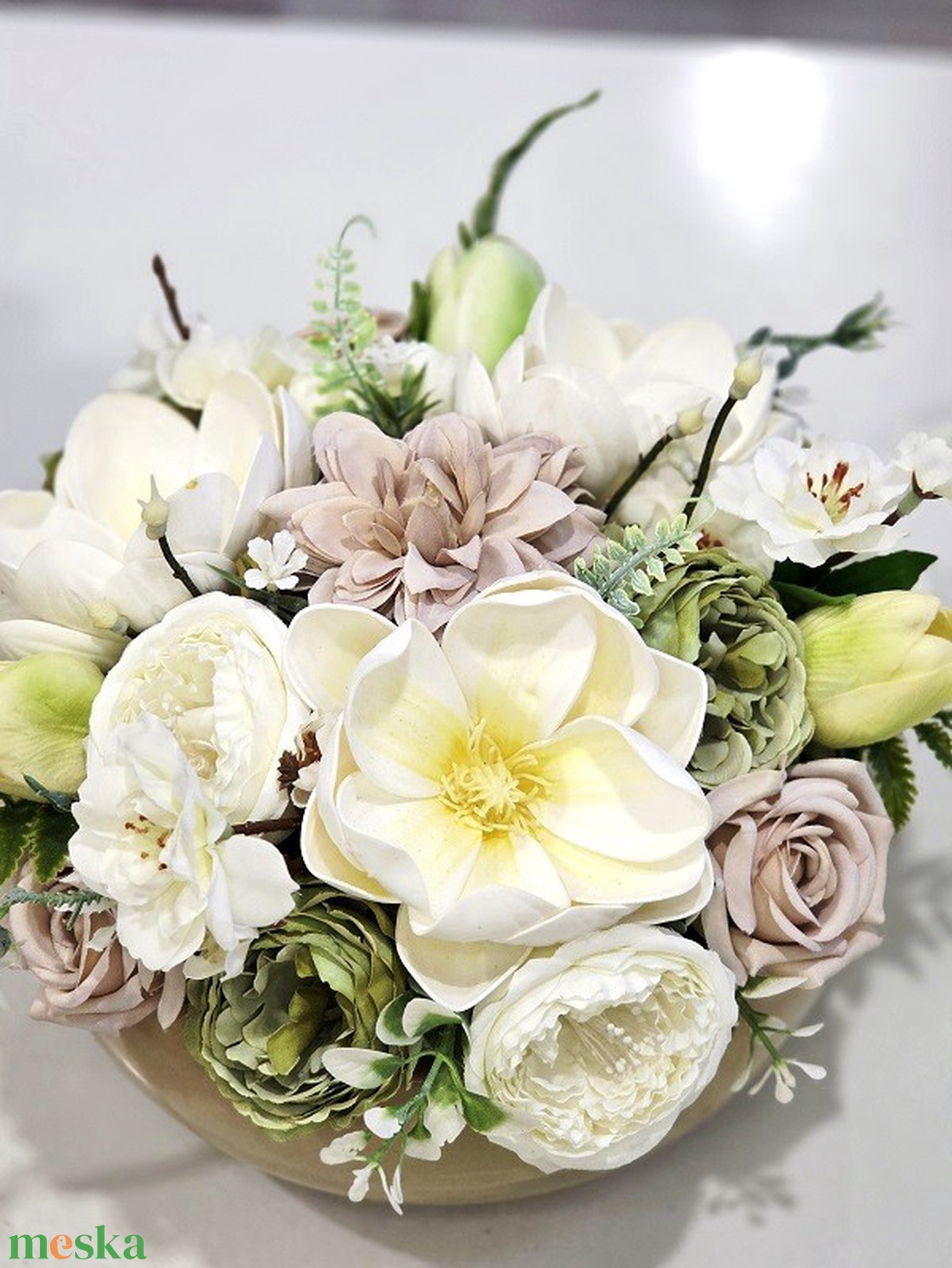 Barna tál magnóliás tavaszi asztaldísz  - otthon & életmód - dekoráció - asztal és polc dekoráció - asztaldísz - Meska.hu