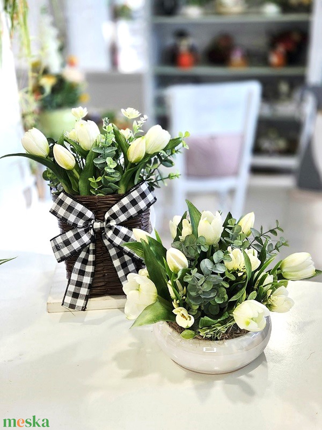 Fehér tulipános tál tavaszi asztaldísz  - otthon & életmód - dekoráció - asztal és polc dekoráció - asztaldísz - Meska.hu