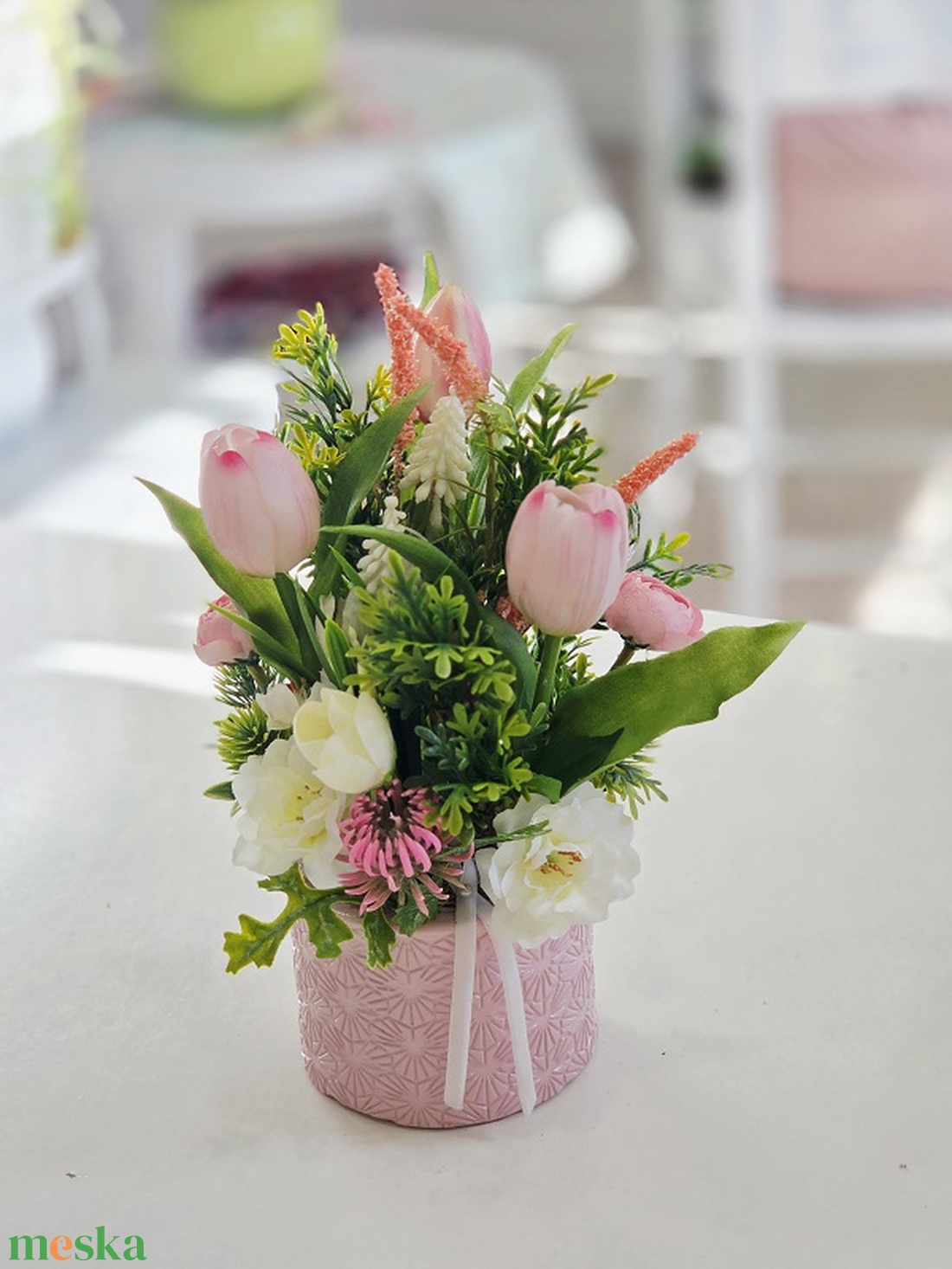 Rózsaszín kaspós tulipános tavaszi asztaldísz  - otthon & életmód - dekoráció - asztal és polc dekoráció - asztaldísz - Meska.hu