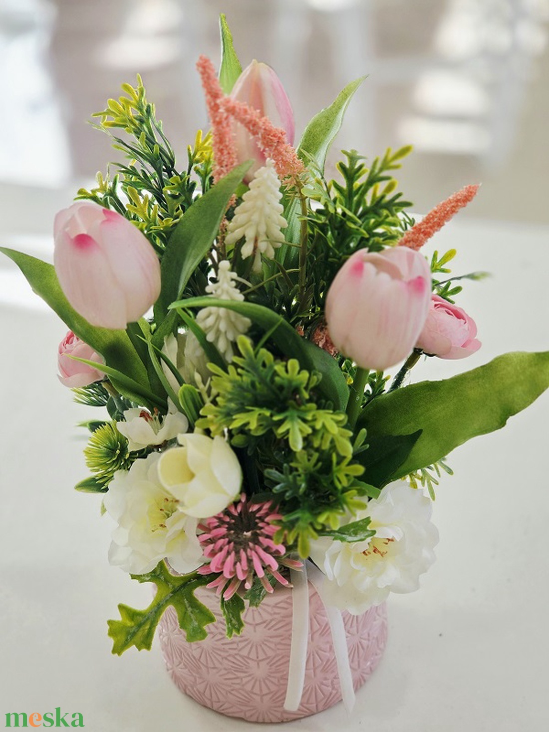 Rózsaszín kaspós tulipános tavaszi asztaldísz  - otthon & életmód - dekoráció - asztal és polc dekoráció - asztaldísz - Meska.hu