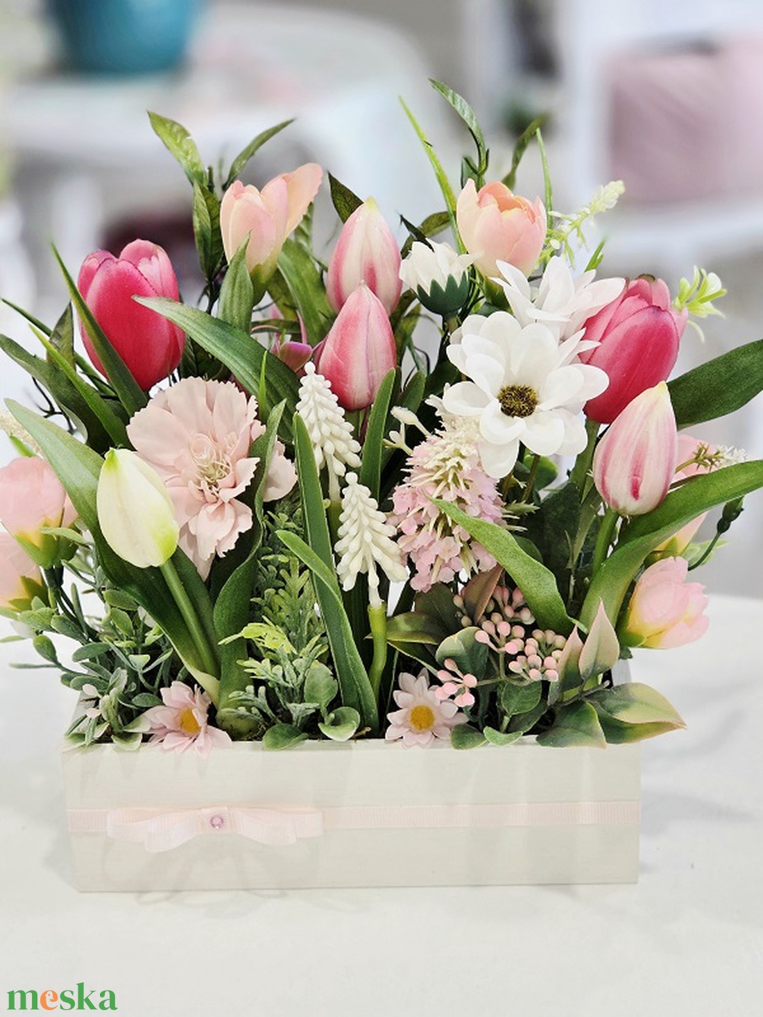  Fehér fa ládás rózsaszín tulipános tavaszi asztaldísz - otthon & életmód - dekoráció - asztal és polc dekoráció - asztaldísz - Meska.hu