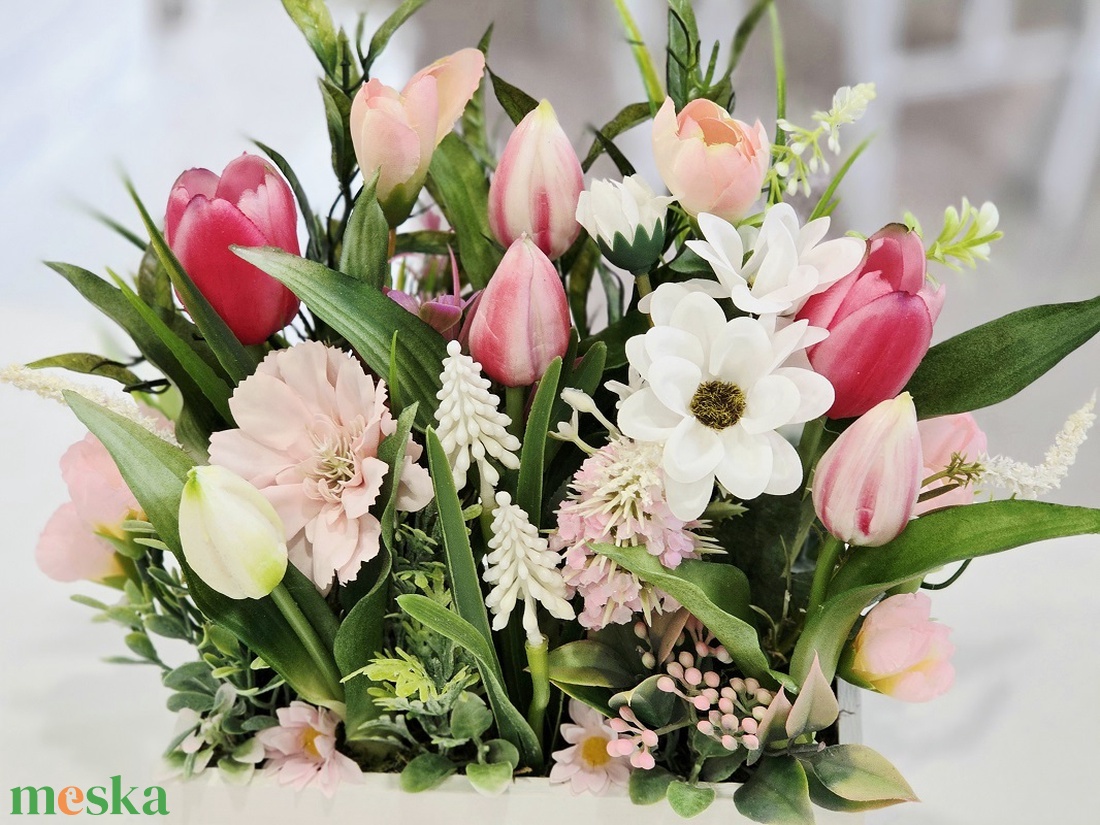  Fehér fa ládás rózsaszín tulipános tavaszi asztaldísz - otthon & életmód - dekoráció - asztal és polc dekoráció - asztaldísz - Meska.hu