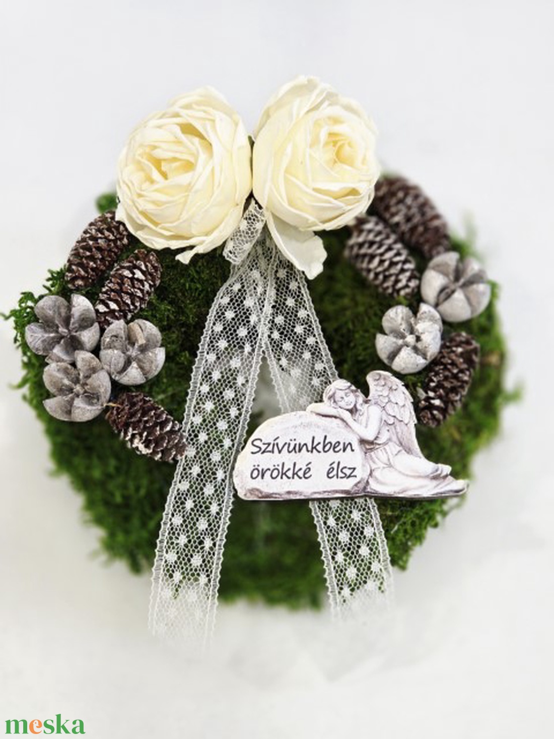 Pici mohakoszorú mindenszenteki sírdísz- fehér - otthon & életmód - vallás - temetkezési tárgy - sírkoszorú, kegyeleti koszorú - Meska.hu