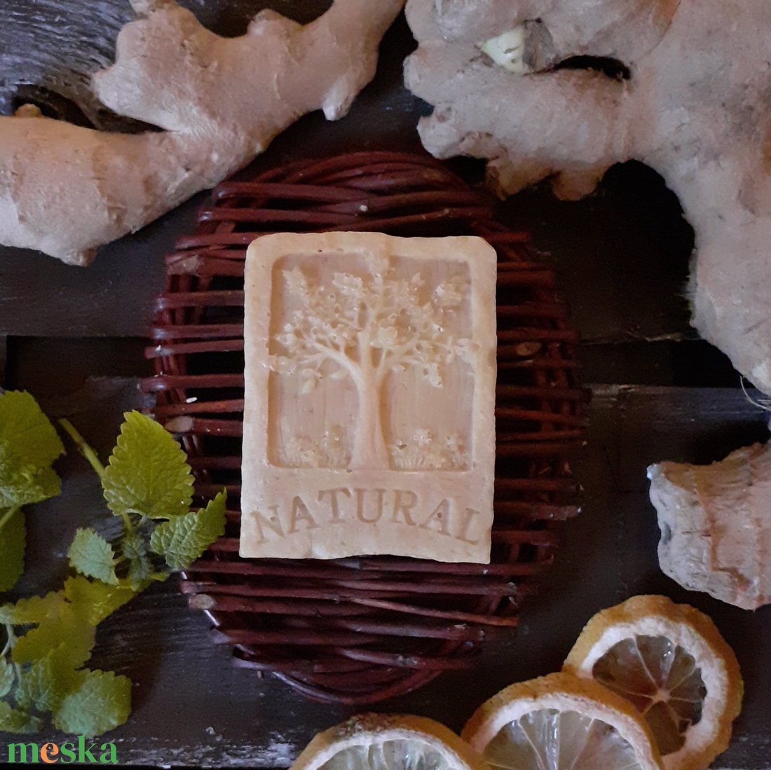 Gyömbéres-citromfüves szappan mézzel és méhviasszal - szépségápolás - szappan & fürdés - kézműves szappan - Meska.hu