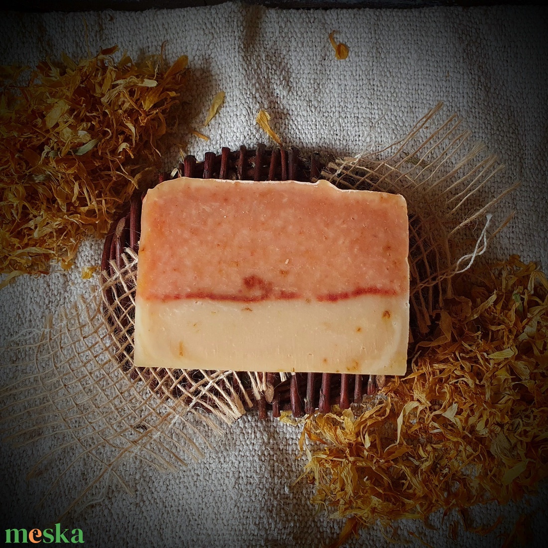 Mézes-körömvirágos szappan kecsketejjel - szépségápolás - szappan & fürdés - kézműves szappan - Meska.hu