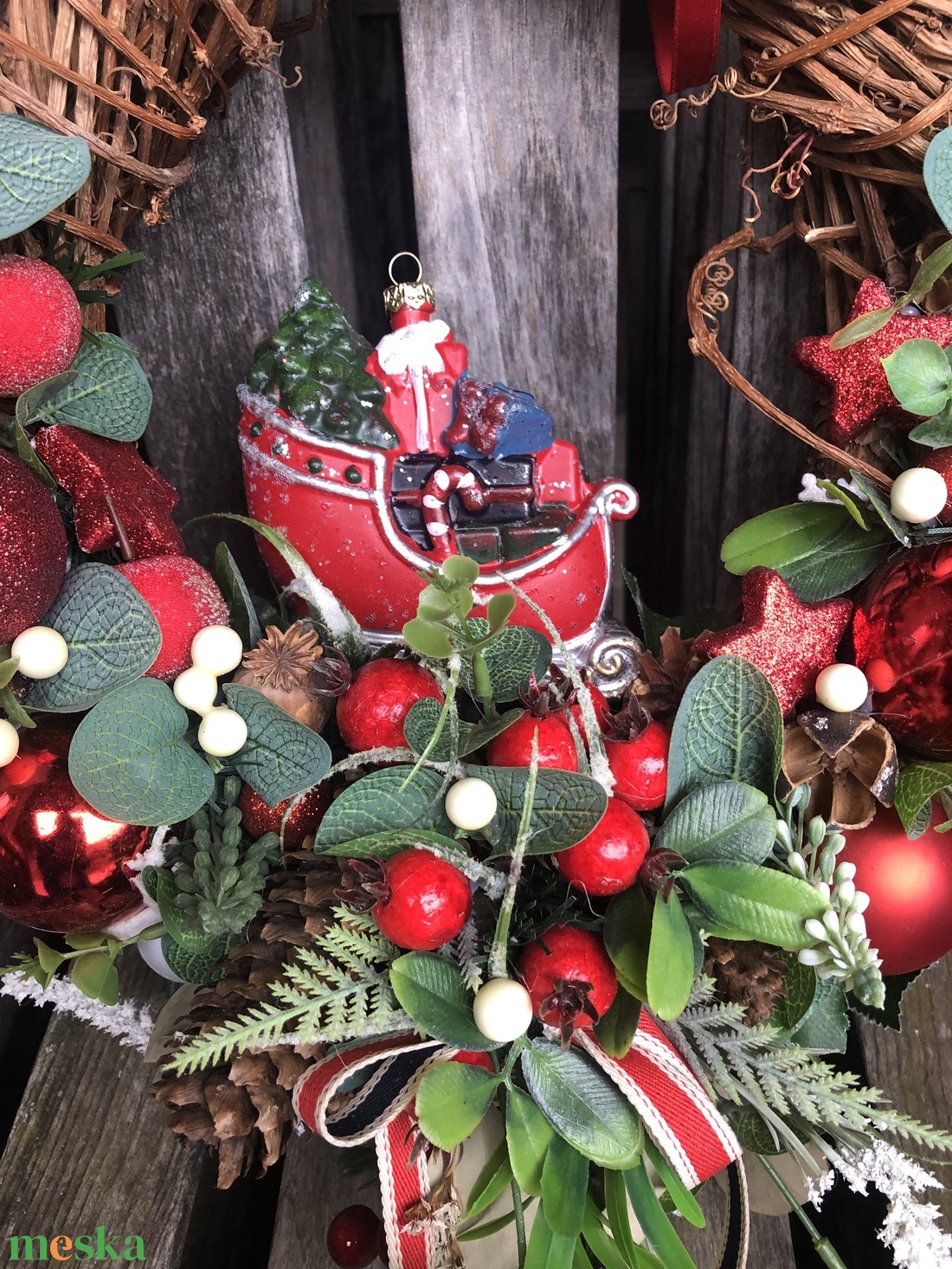 Karácsonyi ajtódísz pirosra hangolva - karácsony - karácsonyi lakásdekoráció - karácsonyi ajtódíszek - Meska.hu