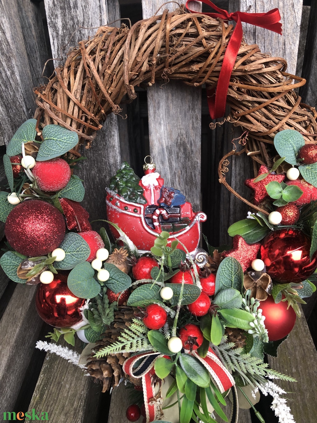 Karácsonyi ajtódísz pirosra hangolva - karácsony - karácsonyi lakásdekoráció - karácsonyi ajtódíszek - Meska.hu