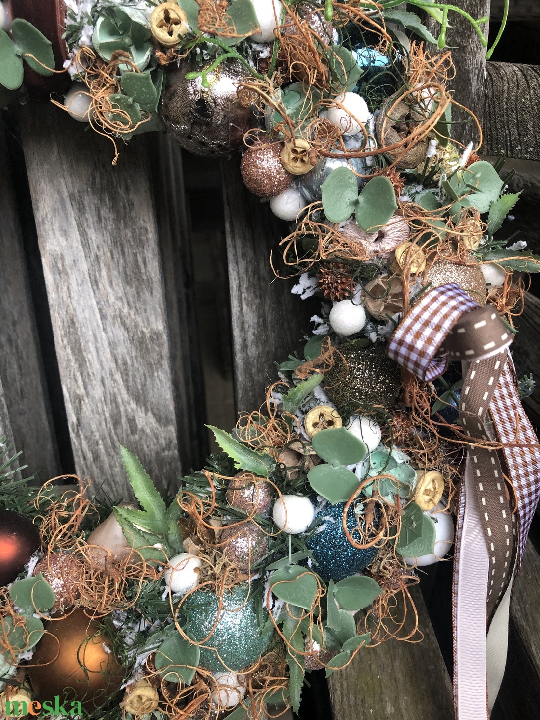 Karácsonyi ajtódísz gömbökkel - karácsony - karácsonyi lakásdekoráció - karácsonyi ajtódíszek - Meska.hu