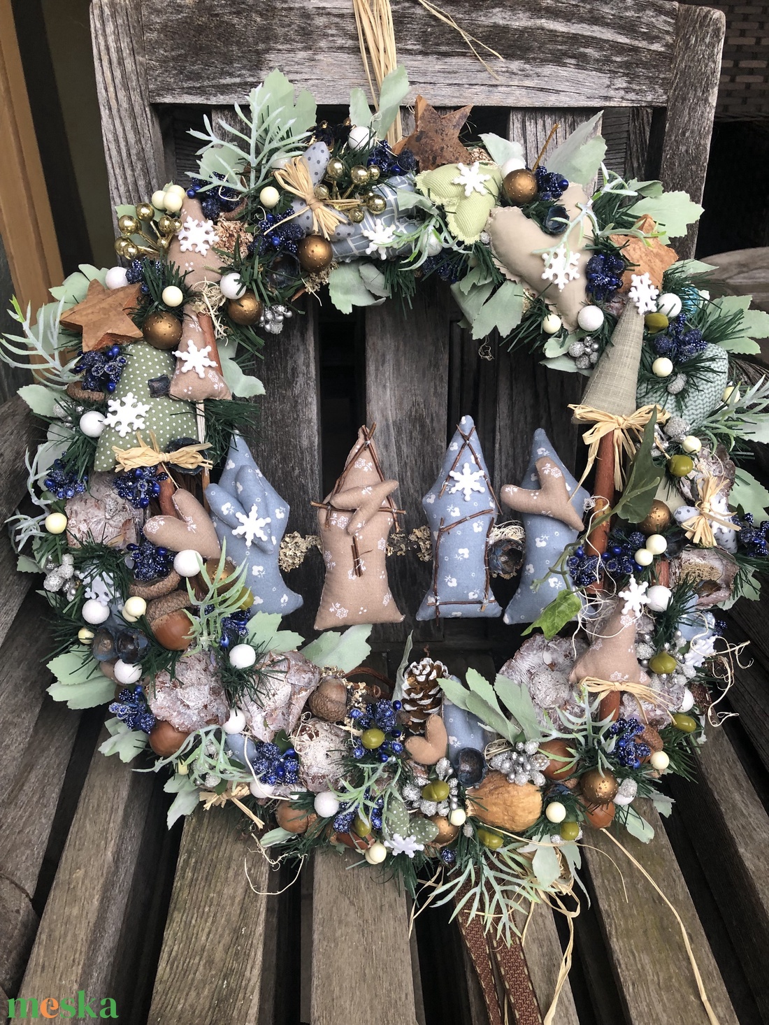 Karácsonyi ajtódísz textil dekorokkal - karácsony - karácsonyi lakásdekoráció - karácsonyi ajtódíszek - Meska.hu