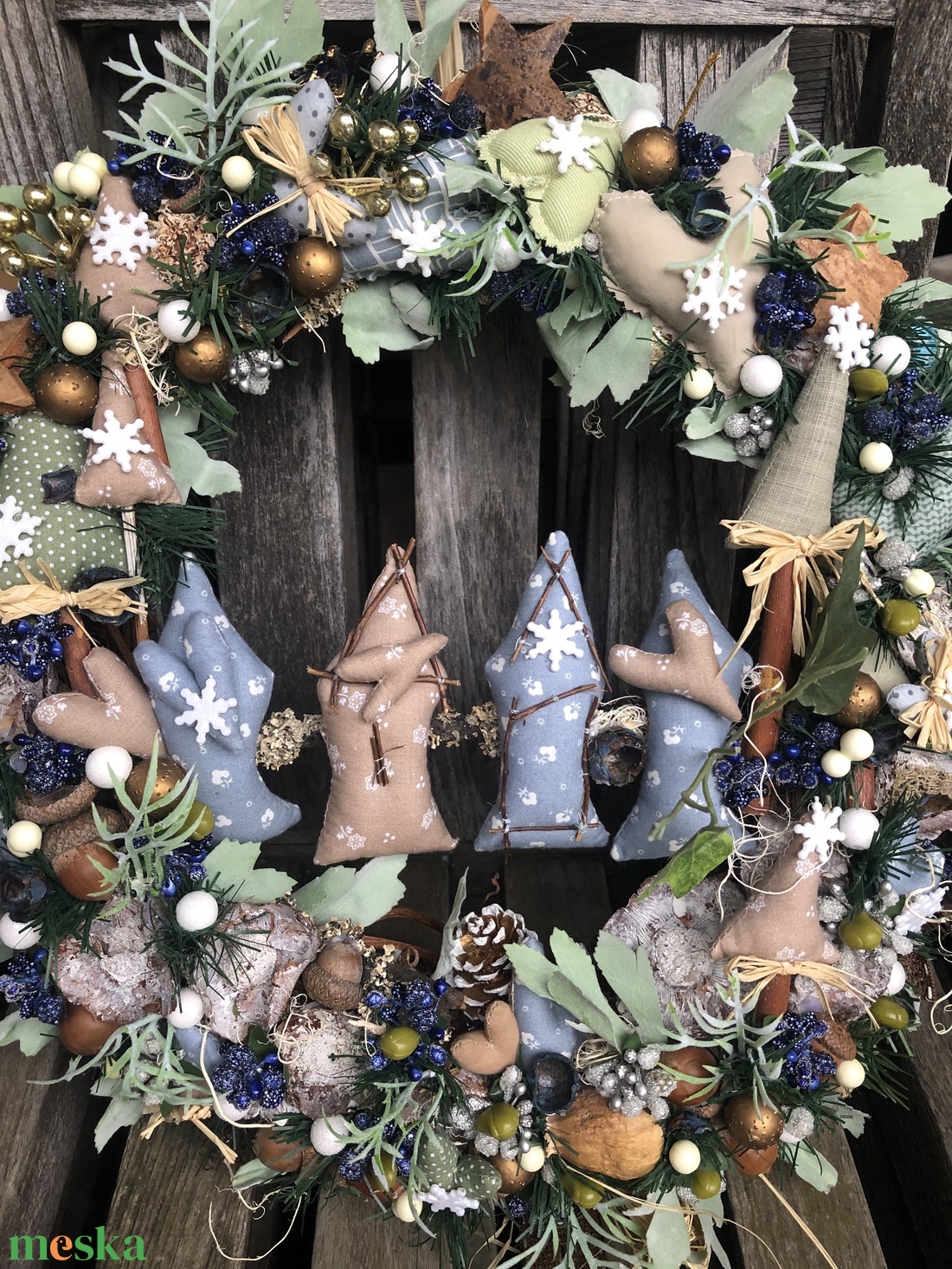 Karácsonyi ajtódísz textil dekorokkal - karácsony - karácsonyi lakásdekoráció - karácsonyi ajtódíszek - Meska.hu