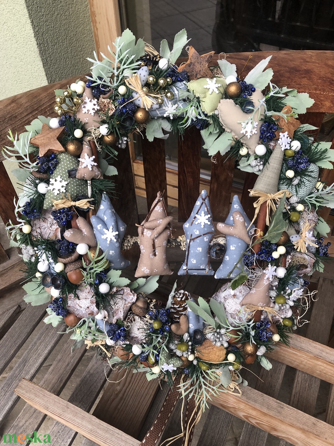 Karácsonyi ajtódísz textil dekorokkal - karácsony - karácsonyi lakásdekoráció - karácsonyi ajtódíszek - Meska.hu