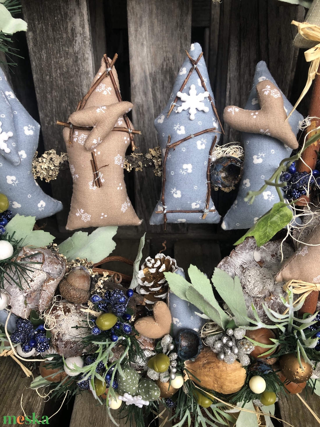 Karácsonyi ajtódísz textil dekorokkal - karácsony - karácsonyi lakásdekoráció - karácsonyi ajtódíszek - Meska.hu