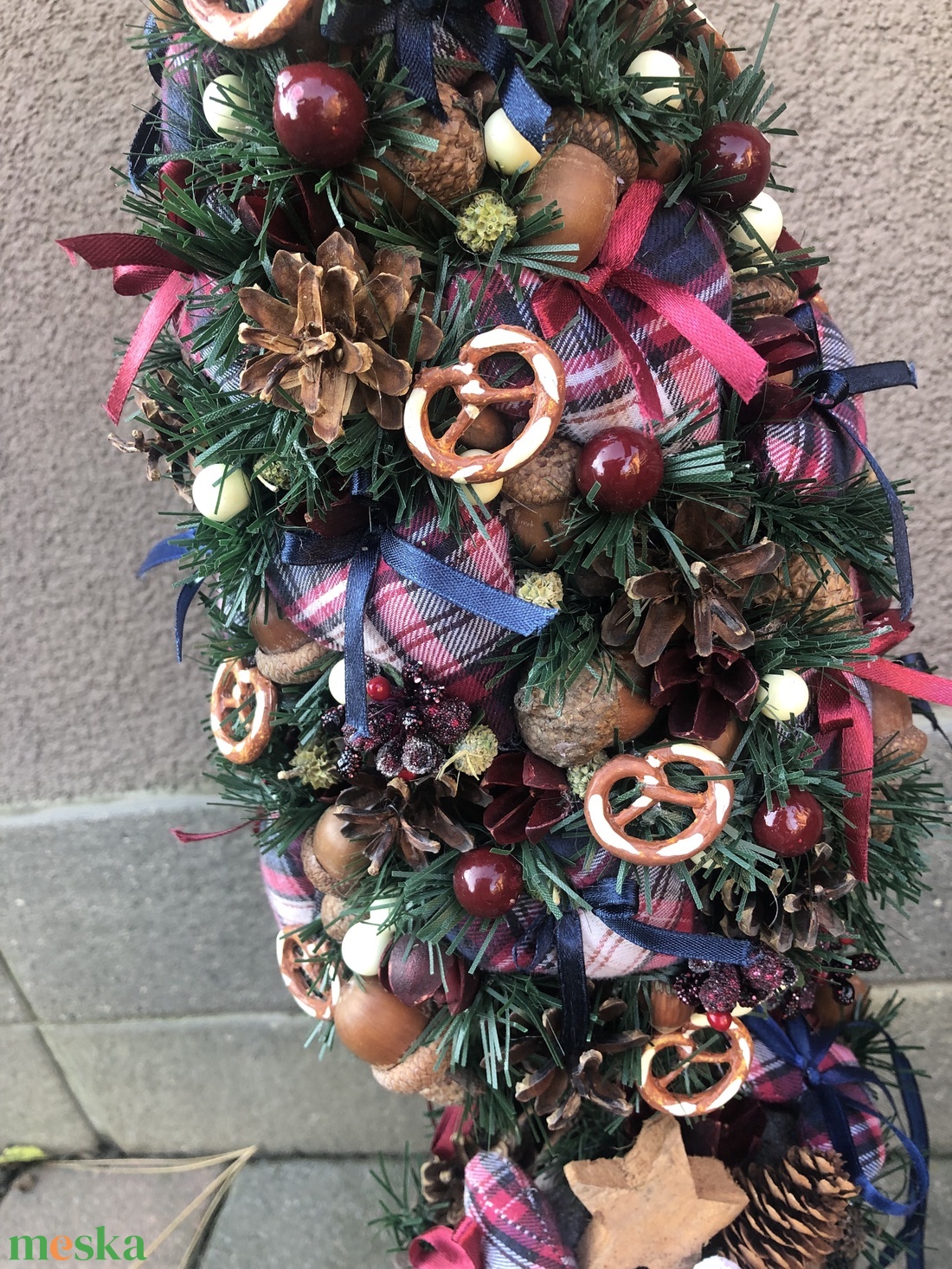 Karácsonyi lakásdekoráció textil szivecskékkel  - karácsony - karácsonyi lakásdekoráció - ünnepi asztaldekoráció - Meska.hu