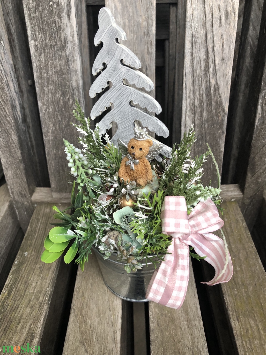 Karácsonyi asztaldísz kis fém vödörben maci királyfi - karácsony - karácsonyi lakásdekoráció - ünnepi asztaldekoráció - Meska.hu