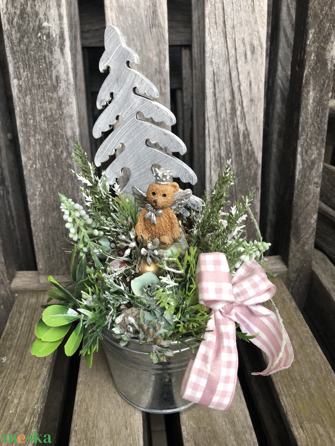 Karácsonyi asztaldísz kis fém vödörben maci királyfi - karácsony - karácsonyi lakásdekoráció - ünnepi asztaldekoráció - Meska.hu