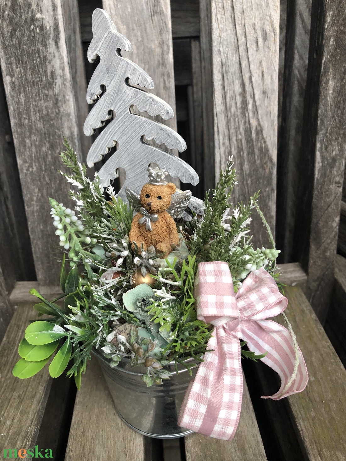 Karácsonyi asztaldísz kis fém vödörben maci királyfi - karácsony - karácsonyi lakásdekoráció - ünnepi asztaldekoráció - Meska.hu