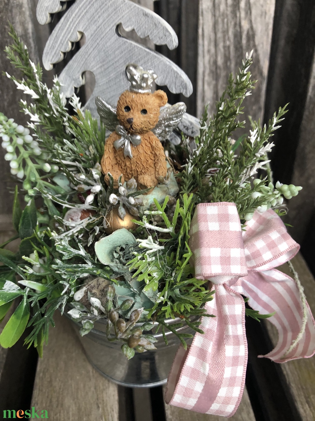 Karácsonyi asztaldísz kis fém vödörben maci királyfi - karácsony - karácsonyi lakásdekoráció - ünnepi asztaldekoráció - Meska.hu