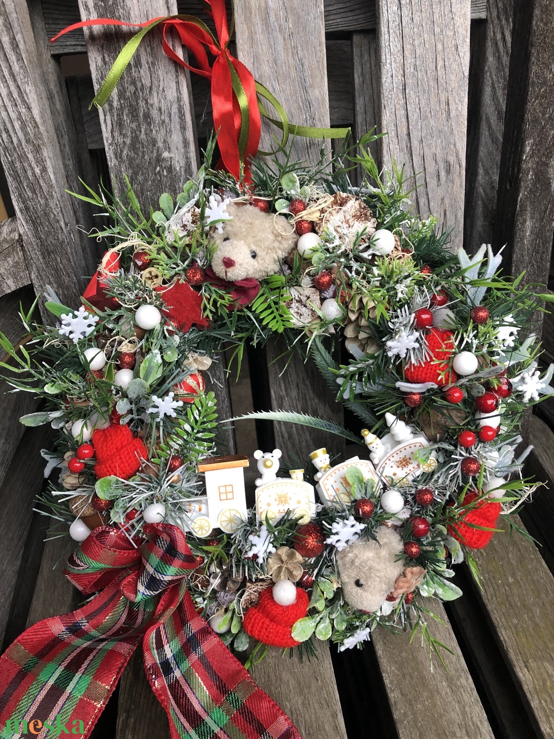 Karácsonyi ajtókopogtató macikkal, vonattal, sapikkal - karácsony - karácsonyi lakásdekoráció - karácsonyi ajtódíszek - Meska.hu