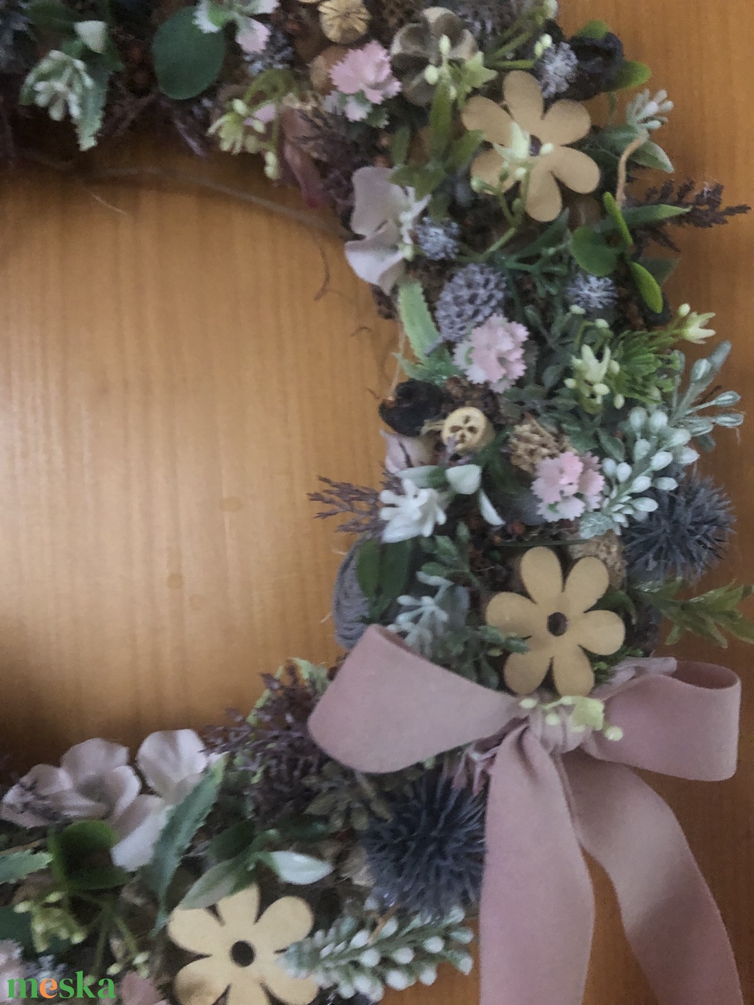 Kedves ajtódísz favirágokkal - otthon & életmód - dekoráció - ajtó- és ablak dekoráció - ajtódísz & kopogtató - Meska.hu