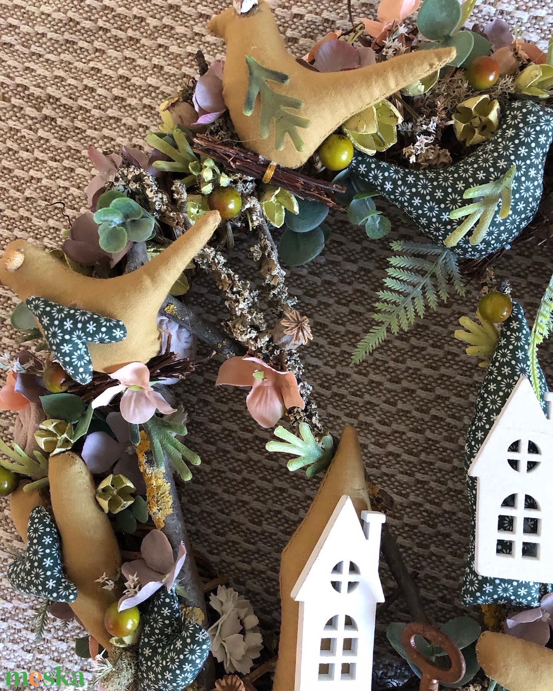 Ajtódísz textil díszekkel - otthon & életmód - dekoráció - ajtó- és ablak dekoráció - ajtódísz & kopogtató - Meska.hu