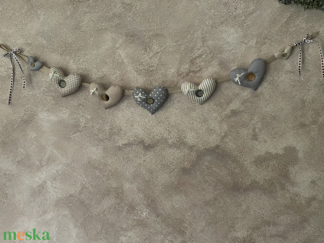 Szivecskés fali dekor - otthon & életmód - dekoráció - ajtó- és ablak dekoráció - ablakdísz - Meska.hu