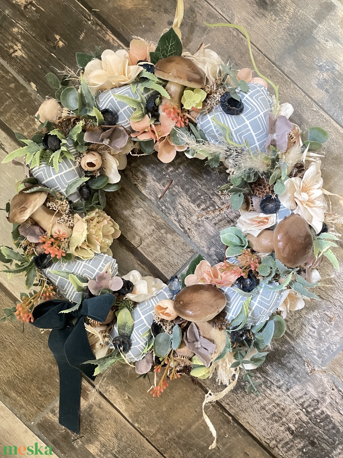 Ajtódísz/kopogtató szivecskékkel, gombákkal - otthon & életmód - dekoráció - ajtó- és ablak dekoráció - ajtódísz & kopogtató - Meska.hu