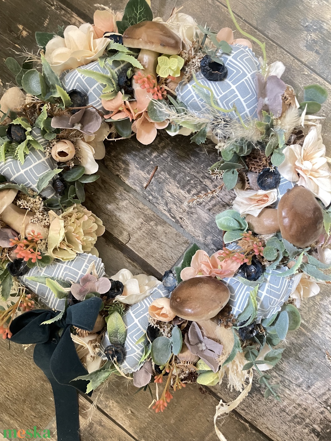 Ajtódísz/kopogtató szivecskékkel, gombákkal - otthon & életmód - dekoráció - ajtó- és ablak dekoráció - ajtódísz & kopogtató - Meska.hu