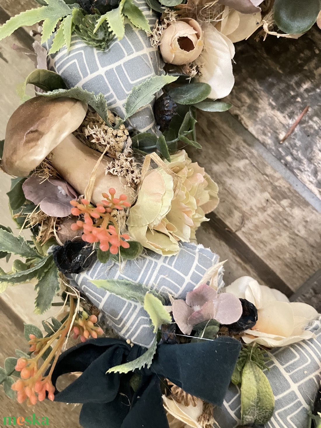 Ajtódísz/kopogtató szivecskékkel, gombákkal - otthon & életmód - dekoráció - ajtó- és ablak dekoráció - ajtódísz & kopogtató - Meska.hu