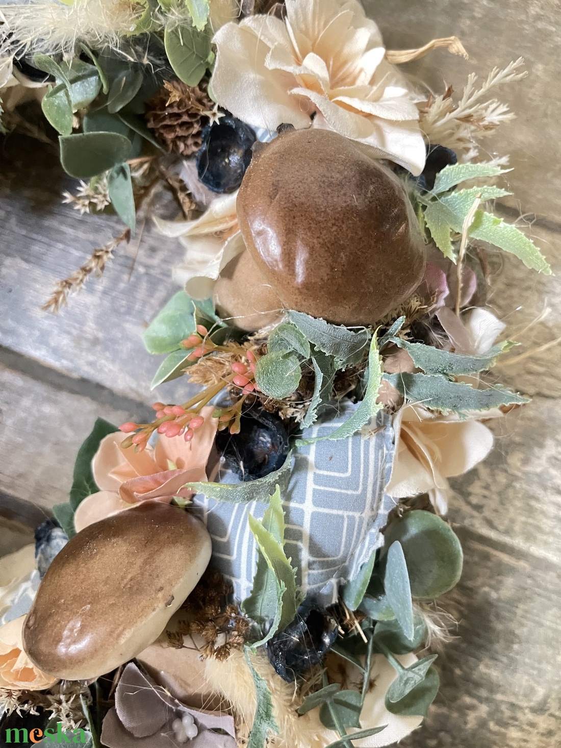 Ajtódísz/kopogtató szivecskékkel, gombákkal - otthon & életmód - dekoráció - ajtó- és ablak dekoráció - ajtódísz & kopogtató - Meska.hu